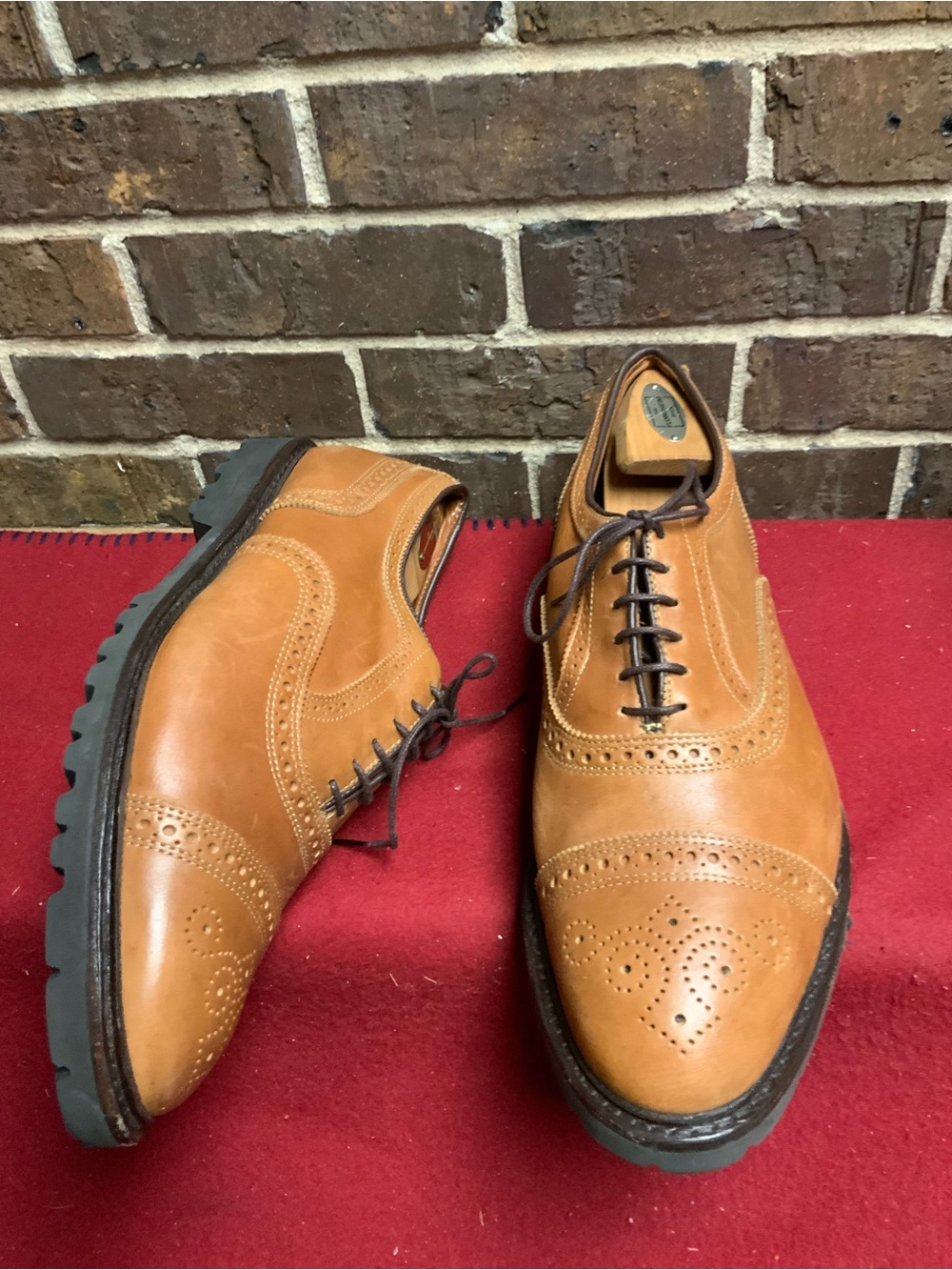 Men's Tan Leather Brogue Derby Shoes - Durable Lug Sole Oxford